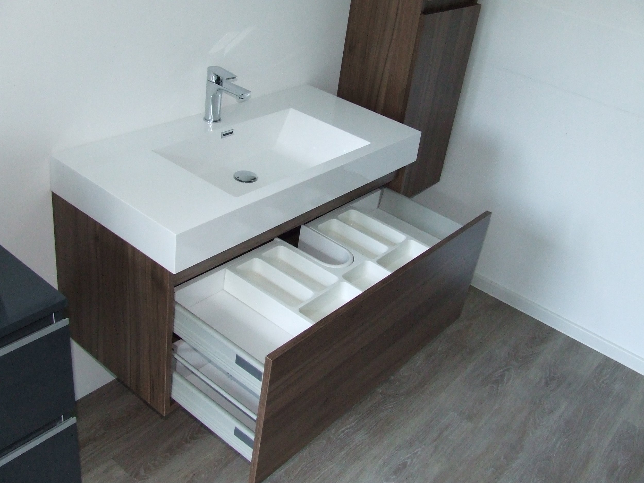 Drawer insert cosmetic insert